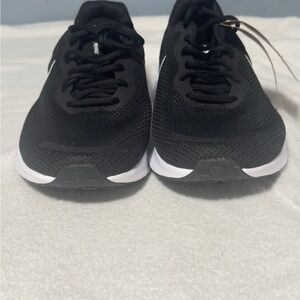 Nike Black and White Running Shoes with Recycled Content Tag Size 10.5W- No Box